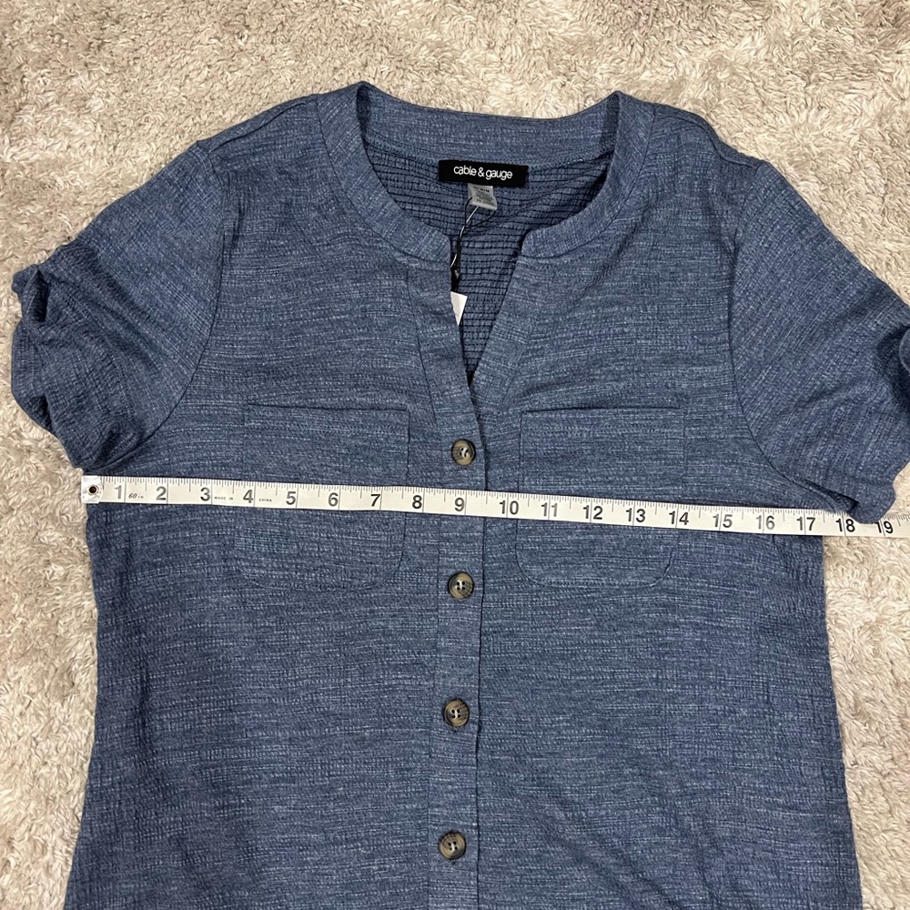 Cable & Gauge | Chambray Button Up Short Sleeve Top size Medium - Picture 9 of 11